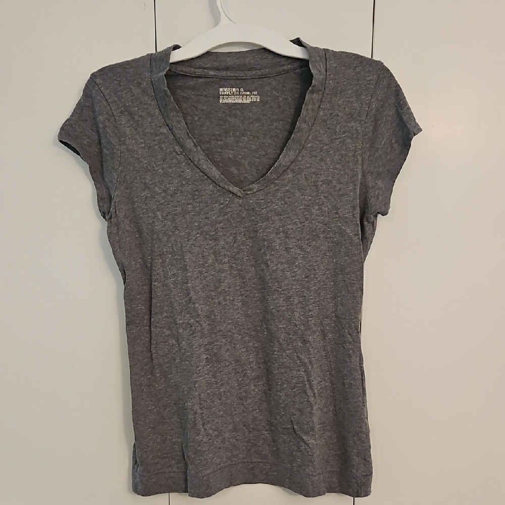 3/$20🎉 Mossimo Supply Co Gray Fitted Cap Sleeve T-Shirt